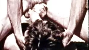 HITZEFREI ஜெர்மன் அழகி தன் இறுக்கமான கழுதையை விரும்புகிறாள்