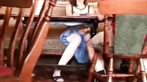 Gorgeous MILF Elle Georgia ஹாட் ஸ்ட்ரிப்டீஸுக்குப் பிறகு அற்புதமான வளைந்த உடலைக் காட்டுகிறது