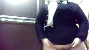 ரெட்ஹெட் MILF ஹேண்ட்ஜாப் வேடிக்கை நேரங்கள் மற்றும் கம்ஷாட் தருணம்