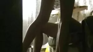 அழுக்கு கொழுத்த பெண்ணின் கூந்தல் புண்டை கிழிகிறது