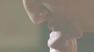 மாற்றான் மகள்களின் ஆபாசத்திற்கு MILF சுயஇன்பம்