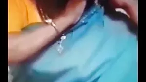 MILF ஒரு ஊடுருவும் நபரைப் பிடித்து அவளை ஃபக் செய்யும்படி கட்டளையிடுகிறது