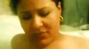 MILF ஆசிரியையுடன் கொம்பு லெஸ்பியன் த்ரீஸோமில் காவலில் இருக்கும் பதின்ம வயதினர்