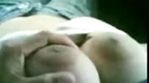 கழுதையைக் கொடுக்கும் சூடான மார்பளவு ஜப்பானியர்